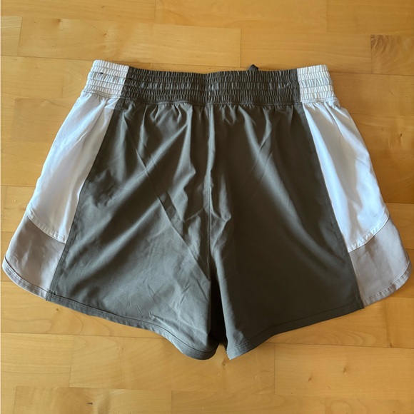 Shorts - Picture 2 of 3